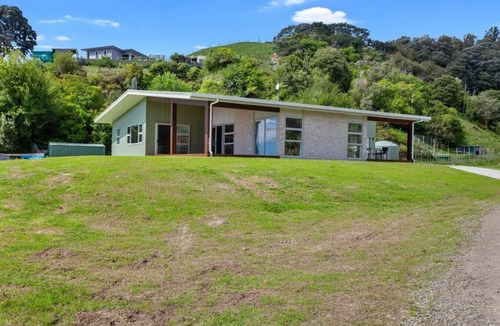 Waiotahi House | Kotare Koki · (Kingfisher Corner)