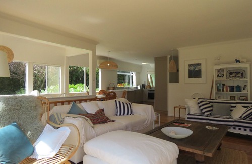 Coopers Beach Cottage | Kotare Kottage - Beachfront Escape