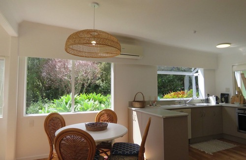 Coopers Beach Cottage | Kotare Kottage - Beachfront Escape