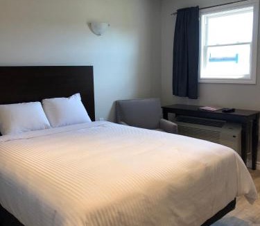 Little Bras d'Or Hotel | Kow's Inn