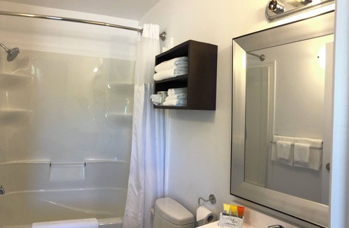 Little Bras d'Or Hotel | Kow's Inn