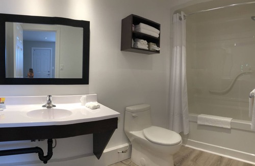 Little Bras d'Or Hotel | Kow's Inn