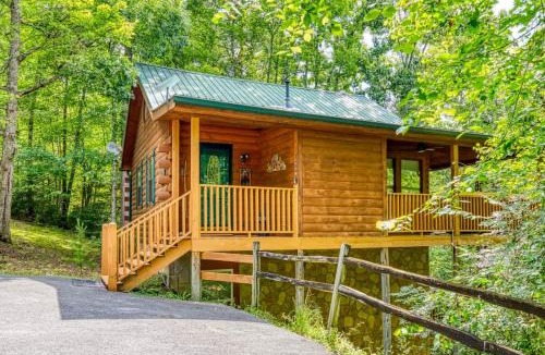 Sevierville House | Kozy Cub Cabin, Gated Resort, Pool Table