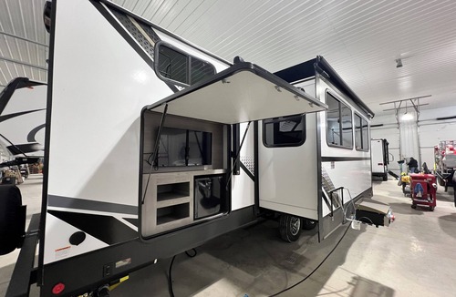 Stockwell House | Kozy Kodiak Camper in Beautiful Crawfordsville