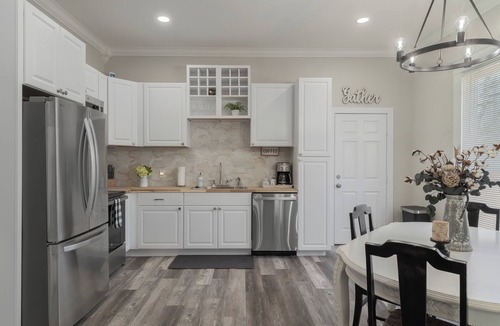 Denison House | "KOZY KOTTAGE" Near Downtown! 2025 Remodel, Sleeps 8 Comfortably, Games & More!