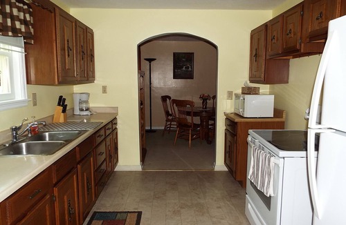Melvern House | Kozy Landing, 2 Bedroom Home, by city park