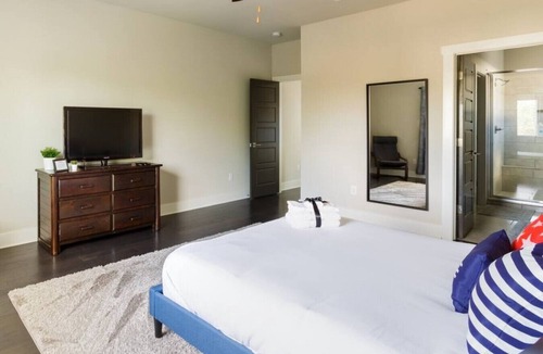 Mahncke Park House | Kozy SA Haven: 2 Suites, Near Riverwalk Alamo & Pearl