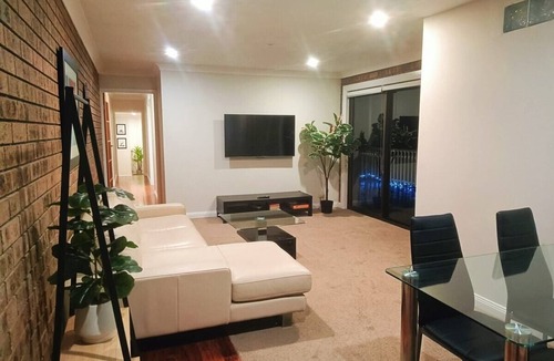 Cherrybrook House | KozyGuru | Cherrybrook Tranquil Retreat 2BR +Pool