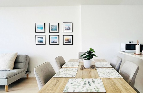 Homebush West Apartment | KozyGuru | Homebush West | 3Bed 2Bath Apt +Parking