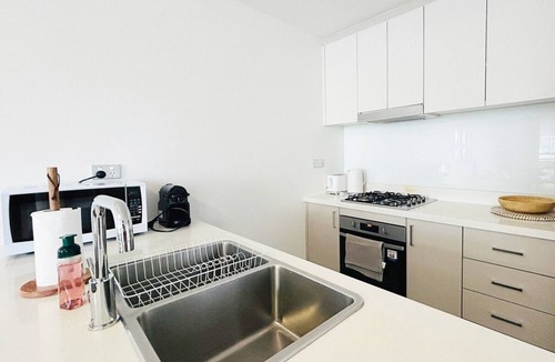 Homebush West Apartment | KozyGuru | Homebush West | 3Bed 2Bath Apt +Parking