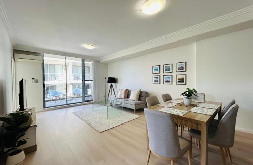 Homebush West Apartment | KozyGuru | Homebush West | 3Bed 2Bath Apt +Parking