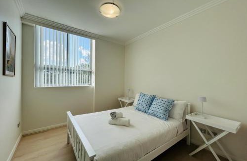 Homebush West Apartment | KozyGuru | Homebush West | 3Bed 2Bath Apt +Parking