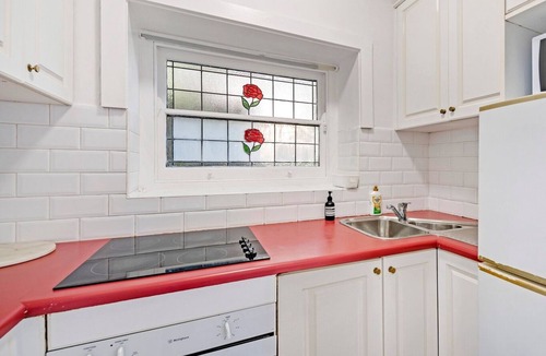 Kirribilli Apartment | KozyGuru | Kirribilli | Opera House View 2 Bed Apt