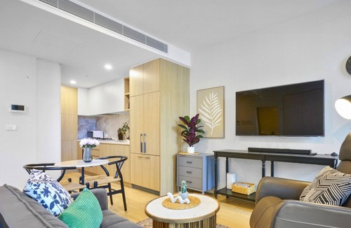 Moonee Ponds Apartment | KozyGuru | Moonee Ponds | Modern 1 Bed Apt Parking
