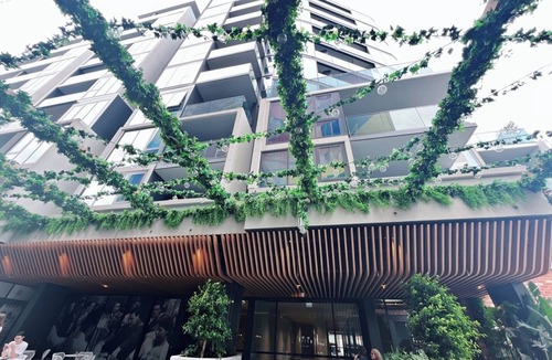 Moonee Ponds Apartment | KozyGuru | Moonee Ponds | Modern 1 Bed Apt Parking