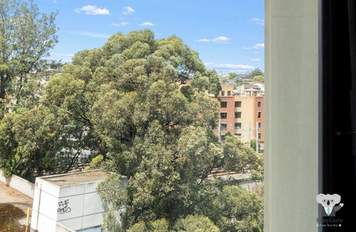 Parramatta Apartment | KozyGuru | Parramatta Studio Steps to Shops, Cafés