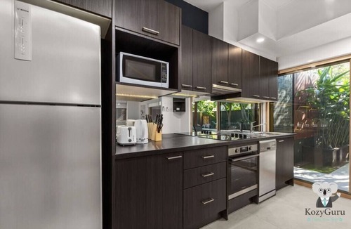 Spring Hill House | KozyGuru | Spring Hill | Cosy 1 Bed1Bath