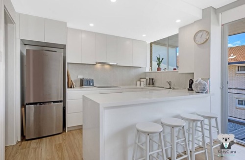 Waverley Apartment | KozyGuru | Waverley | 2Bed APT with Parking