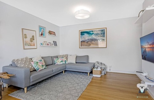 Waverley Apartment | KozyGuru | Waverley | 2Bed APT with Parking