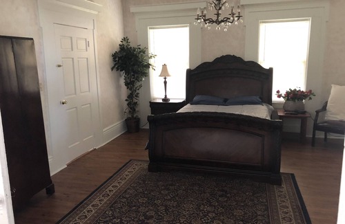 Baldwinsville House | Kratzer House at Mohegan Manor Restaurant and wedding facilities