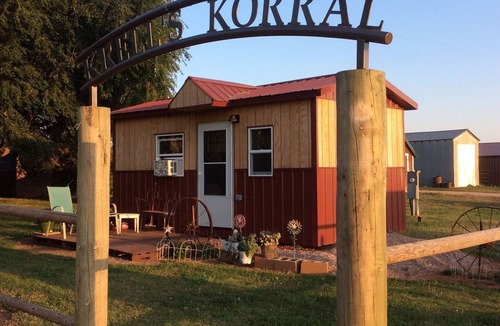 Newcastle Cabin | Krell’s Korral Tiny Cabin