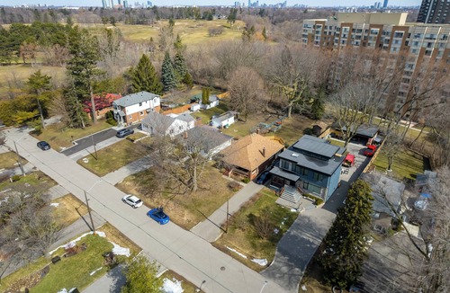 Lakeview House | Krishna Villa, Luxury Property Steps to Beachfront