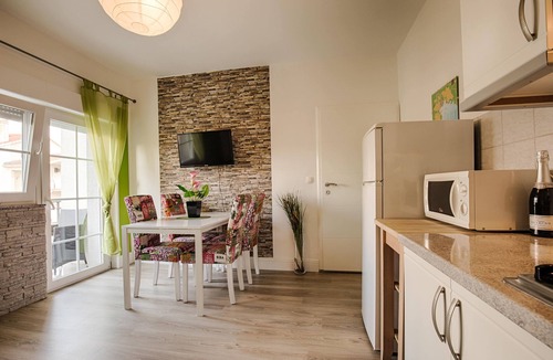 Krk Apartment | KRK CITY ! 200m PROMENADE !Romantic house, with small pool .