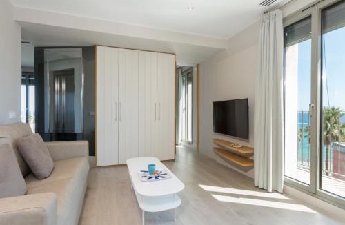 Barceloneta Apartment | Kronos on the Beach Attic Suite