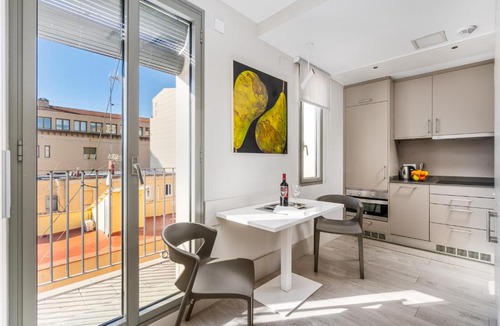 Barceloneta Apartment | Kronos on the Beach suite 3