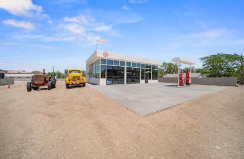 Hanksville House | Krustys Motor Suites - Historic Gas Station Converted to Motor Neon Stay