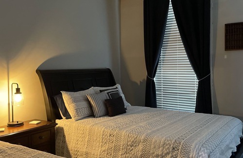 Chanute Bed & Breakfast | K’s Place Loft-Downtown and above a Beautiful Restaurant & Bar