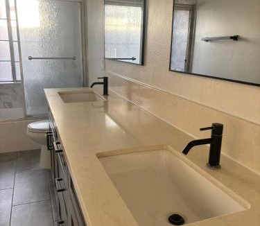 Wilshire Center Hostel | KTown Sanctuary Soul
