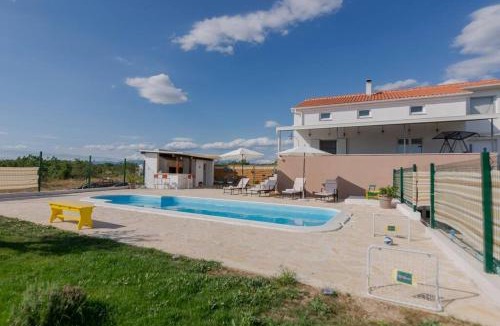 Benkovac Villa | Kuća za odmor M&J s grijanim bazenom