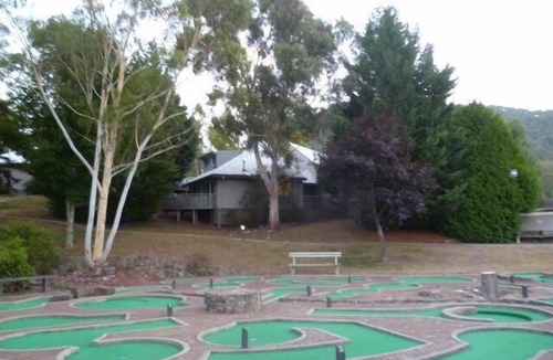 Merrijig House | Kunala Chalet - within Resort