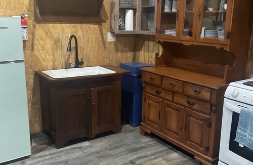 Huntingdon Cabin | Kuprel Country Cabin with loft!