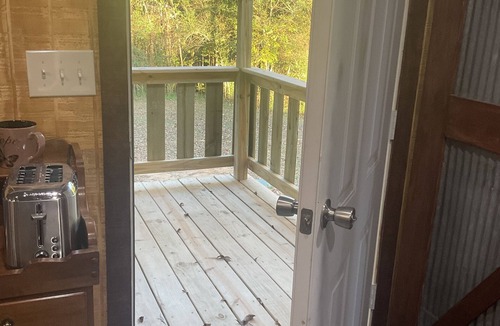 Huntingdon Cabin | Kuprel Country Cabin with loft!