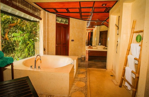 Kedewatan Resort | Kupu Kupu Barong Villas & Tree Spa