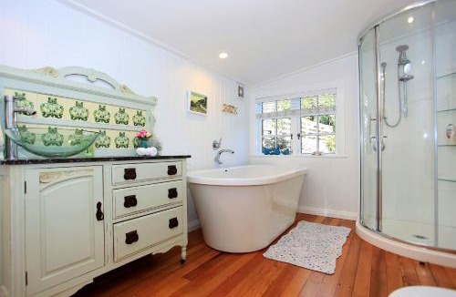 Thames House | Kuranui Cottage