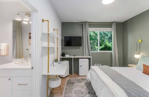 Minor Apartment | Kurt's Sweet Suite - 84 Walkscore!