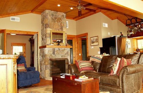 Almo Cottage | Ky Lake Unique Stone Cottage - On-Site Boat Rentals with Private Dock