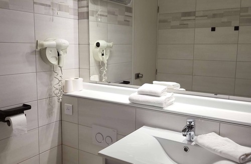 Chatillon-en-Michaille Hotel | KYRIAD BELLEGARDE - Genève