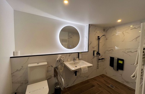 Fontaine-Notre-Dame Hotel | Kyriad Cambrai