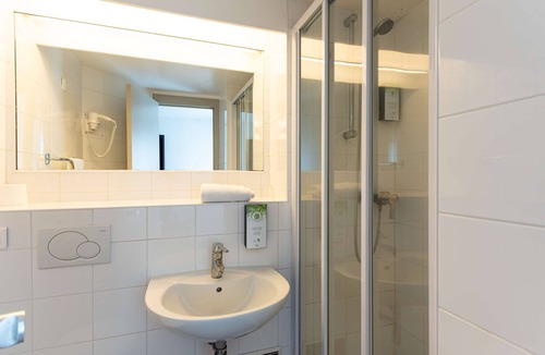 Creil Hotel | Kyriad Creil - Chantilly Nord