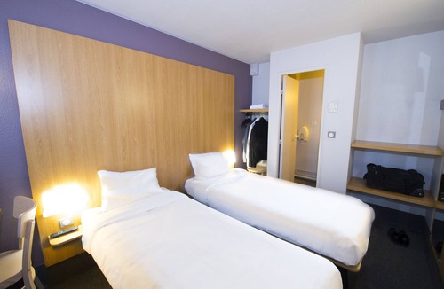 Chasseneuil-du-Poitou Hotel | Kyriad Direct Poitiers - Gare du Futuroscope