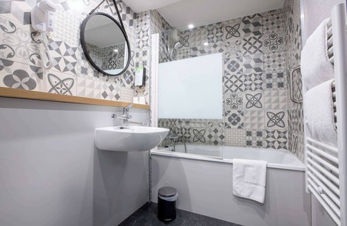 Laon Hotel | Kyriad Direct Laon