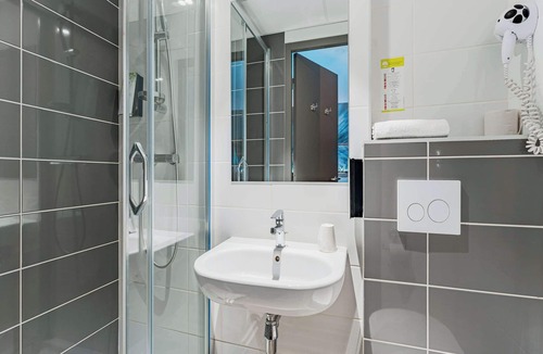 Chambray-les-Tours Hotel | KYRIAD DIRECT Tours Sud - Chambray Lès Tours