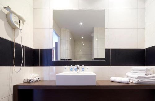 Secteur 3 Hotel | Kyriad Grenoble Centre