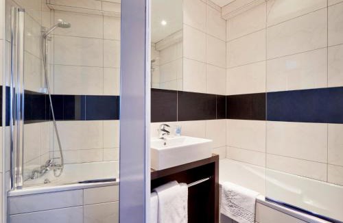 Secteur 3 Hotel | Kyriad Grenoble Centre