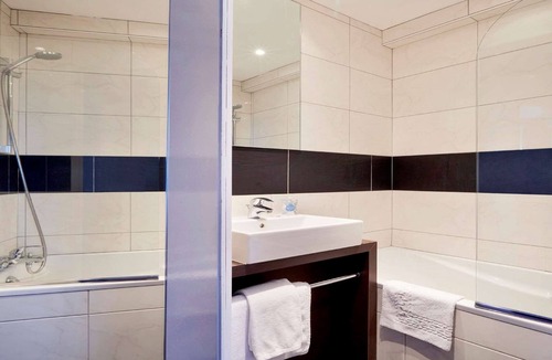 Secteur 3 Hotel | Kyriad Grenoble Centre