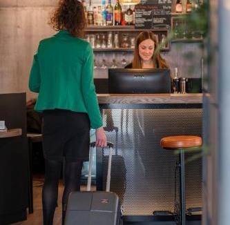 Laval Hotel | Kyriad Hotel Laval